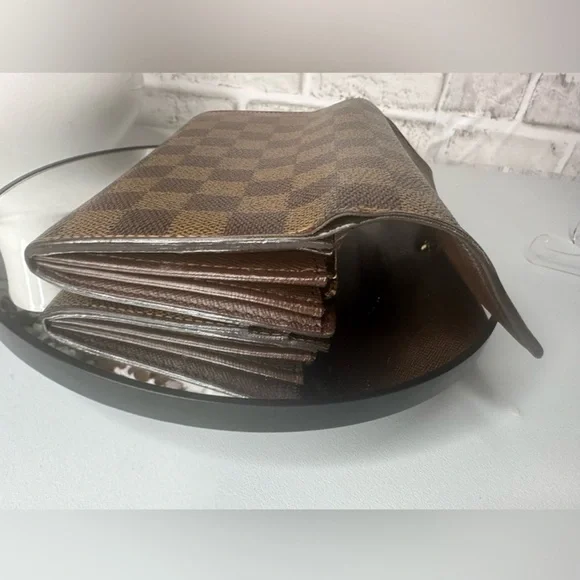 LOUIS VUITTON Damier Portefeuille
Sarah Bifold Wallet Long Wallet. Sold as is - Picture 8 of 12